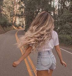 Blond Balayage, Foto Tips, Foto Poses, Long Blonde, Halloween Hair, Blonde Wig, Long Blonde Hair, Aesthetic Hair, Photoshoot Poses