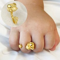 Honey Bee Gold Baby Ring 24K 0.999 Pure 3.75g 한돈 The gold ring is a traditional Korean gift to wish a baby good health and fortune in life on their 1st birthday or 100days party. 💕Package: All items are in a gift case with certification and sent in a fortune pouch to ensure safe delivery to every customer.                         Please choose, we're available in 5 adorable gift case options. Due to high demand, some case will be in out of stock                           💕Material: Pure Gold 2 Baby Ring, Baby Rings, Party Package, Traditional Korean, Gold Baby, Star Gift, Pure Gold, Cool Baby Stuff, Gold Band