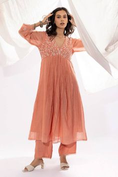 Peach chanderi mul gathered kurta with floral, thread and chikankari hand embroidery. Comes with cotton silk straight pant and a seperate lining. - Aza Fashions Peach Anarkali, Expensive Fashion, Floral Pajamas, Embroidery Neck Designs, Fashion App, Kurta Designs, Pants Pattern, Pant Set, Straight Pants