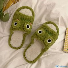 OrcaJump - Frog Cartoon Slippers - Vibrant Green & White - Available in 4 Sizes Slippers Funny, Slipper For Women, Woman Cartoon, Funny Shoes, Mode Kawaii, Cartoon Giraffe, White Teddy Bear, Fashion Kawaii, Teddy Dog