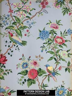 a wallpaper with flowers and birds on it