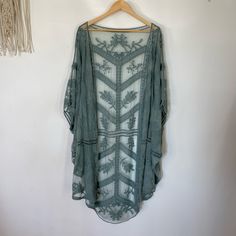 Very Chic And Delicate Lace Kimono Beach Cover Up. A Staple For Summer! Lace. Leaf Pattern. One Size Color Mint. Sequin Poncho, Lace Leaf, Kimono Beach Cover Up, Kimono Beach, Poncho Wrap, Poncho Cardigan, Cashmere Poncho, Rainbow Sweater, Wool Poncho