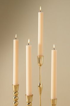 three candles are lined up next to each other with one candle in the middle and two on the side