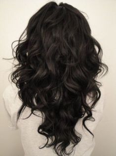 This article lists some of the most beautiful and trendy party hairstyles for long hair that you can wear on new year's eve, prom, or any other special date. Party Hairstyles For Long Hair, Blond Rose, V Shaped Haircut, Long Curly Haircuts, Toned Hair, Black Wavy Hair, Teal Hair, Medium Curly, Accessories Blue