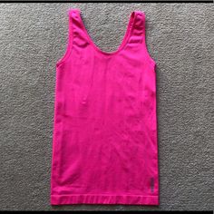 Brand New Without Tags. Size Small. Reebok Hot Pink Sleeveless Seamless Tank Top. Sleeveless Sportswear Tops With Built-in Bra, Seamless Stretch Sleeveless Activewear, Seamless Sleeveless Stretch Activewear, Sleeveless Seamless Gym Activewear, Sleeveless Seamless Stretch Activewear, Sportswear Stretch Seamless Tank Top, Seamless Sleeveless Sports Activewear, Seamless Sleeveless Activewear, Sleeveless Seamless Activewear For Sports