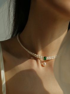 Elegant Emerald Freshwater Pearl Short Necklace – floysun Modern Pearl Jewelry, Layered Pearl Necklace, Pearl Jewelry Design, Pearl Necklace Designs, Classy Jewelry, Jewelry Lookbook, A Necklace, Fancy Jewelry, Girly Jewelry