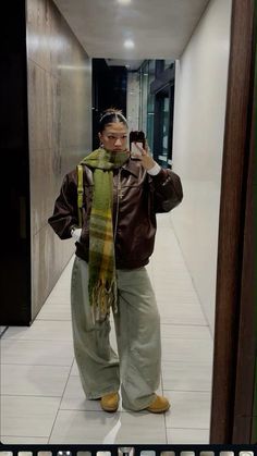 Outfit Inspo With Scarf, Streetwear Fall 2024, Baggy Winter Fits, East London Fashion, Autumn Outfits Streetwear, Cold Streetwear Outfits, Indie Streetwear Fashion, Winter Layering Outfits Street Style, Acne Studios Outfit