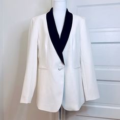 Ann Taylor Dramatic Ivory Blazer Jacket With Contrast Black Lapel, Size 12. New With Tags. Eveningwear Perfection Or A Sharp Professional Business Day Piece. Evoke Bianca Jagger At Studio 54 Or Be A Vogue-Worthy Executive Goddess Bringing Old School Glamour To Your Next Meeting, Gala, Wedding, Holiday Soire, Cocktails, Or Other Event. Timeless, Impeccably Stylish, And Boldly Chic. Absolutely Stunning! **My Size Changed And I Have A Mountain Of Clothes That Don’t Fit Anymore If You’re A Size 12 O Spring White Tuxedo Blazer, White Tuxedo Blazer For Spring, Cream Long Sleeve Outerwear For Evening, Cream Evening Blazer For Fall, Elegant Off-white Workwear Blazer, Classic White Evening Outerwear, Elegant Off-white Blazer For Work, White Tuxedo Style Evening Outerwear, Elegant Off White Blazer For Work