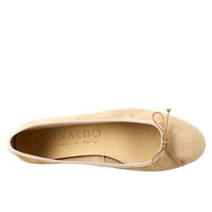 Women's unlined ballet flats
Taupe suede leather
Unlined
 Rubber sole
 Made in Italy


Composition:
 Upper: 100% Suede
 Bottom: 100% Rubber
 Insole: 100% Leather Luxury Suede Ballet Flats For Women, Elegant Suede Slip-on Ballet Flats, Beige Slip-on Ballet Flats With Removable Insole, Beige Pointed Toe Slip-on Ballet Flats, Luxury Beige Slip-on Ballet Flats, Suede Ballet Flats, Shoe Size Conversion, Handmade Shoes, Beige Color