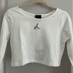 Nike Air Jordan Crop Top Brand New With Tags Size: Small & Medium #Y2k #Streetwear #Trending #Nikeair #Jordan Nike Crop Top, Tops Nike, Nike Tank Tops, Basketball Shorts, Y2k Streetwear, Black Crop Tops, White Nikes, Nike Tops, Nike Air Jordan