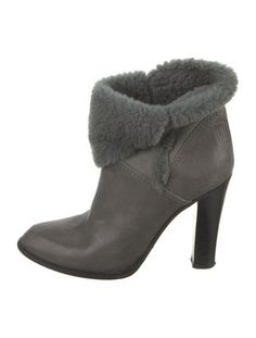 Christian Dior Leather Ankle BootsGreyShearling TrimSemi-Pointed Toes with Fur TrimDesigner Fit: Boots by Christian Dior typically run a half size small.Unfortunately, due to restrictions, this item may not be eligible for shipping in all areas. Grey Boots, Fur Trim, Boot Shoes Women, Christian Dior, Shoe Boots, Dior, Trim, Women Shoes, Boots