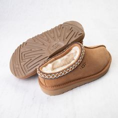 UGG® Tasman II Slipper - Little Kid / Big Kid - Chestnut | Journeys Kidz Cute Uggs, Ugg Store, Ugg Tasman Slippers, Shoe Size Chart Kids, Trendy Shoes Sneakers, Preppy Shoes, Ugg Tasman, Shoes Ugg, 2024 Christmas