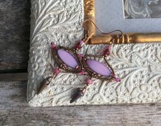 ✦Beautiful and original soft pink/fuchsia/hot pink/ brown/ antique copper bohemian Czech glass earrings. ✦Spiritual Jewelry designed and carefully handmade by Rushweaver Jewellery in an ancient earthy tribal style. ✦These boho beauties dangle 70mm from the top of nickel free brass, antique copper plated ear wires. For all free spirited women who want to enjoy their unique style! Earrings Boho Chic, Festival Earrings, Boho Chic Earrings, Hippie Earrings, Buy Earrings, Chic Earrings, Earrings Pink, Pink Earrings, Earrings Boho