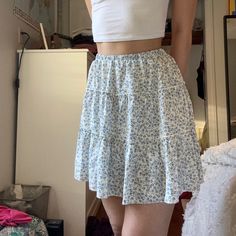 - Size S - Super Cute & Comfy White And Blue Skirt - New With Tags And Never Worn Before White Skirt With Blue Flowers, Flowy Short Skirt Outfit, Cute Skirts Outfits, Light Blue Skirt Outfit, Flower Skirt Outfit, Flower Skirts, Blue Flower Skirt, Thrift Aesthetic, Blue Skirt Outfits