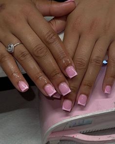 Short Soft Pink Nails Designs, Very Short French Tip Acrylic Nails, French Tip Simple Design, Senior Year Nails Ideas, Pink Fresh Tip Nails, Simple Short Square Nail Ideas, Shorties Nails Simple, Hairstylist Nails Ideas, Xs Short Nails