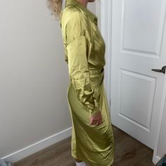 Women’s Gorgeous Green Gold Satin Dress With A Beautiful Fit Y2k Stylish Business Formal Wedding Professional Vintage Fashion Skirt With Buttons And Collar. Brand/ Lillyful Status/ Brand New Color/ Green Gold Tint Material/ 95% Polyester X 5% Spandex Size/ Small Measurements -Shoulder Width From Side To Side In Us Inches: 22 Inches -Length From Top Of Collar To Bottom Of Dress Is 40 Inches -Arm Length 18 Inches About The Dress -Contains Front Buttons On Bottom Of Sleeves And In Entire Front Midd Gold Satin Dress, Body Aesthetic, Green Satin Dress, Fit Y2k, Satin Dress Long, Skirt With Buttons, Gold Satin, Business Formal, Wedding Professional