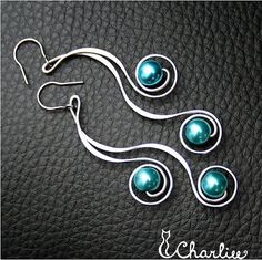 Náušnice - tepané spirály - stříbrné - chir. ocel / Zboží prodejce Charliee | Fler.cz Anting Manik, Bicycle Spokes, Wire Jewelery, Bijoux Fil Aluminium, Wire Wrapped Jewelry Diy, Diy Jewelry Inspiration, Wire Jewelry Designs, Jewellery Sketches, Tiffany Jewelry