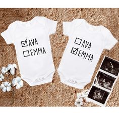 Twins Tshirt Ideas, Twin Shirts Friends, Twin Girl Outfits, Twin Onesies Funny, Aunt Things, Twins Pregnancy Announcement, Weekly Pregnancy, Twins Pregnancy, Twin Baby Clothes