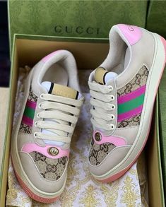 Platform Sneakers Outfit, Tenis Gucci, Magic Shoes, Tennis Top, Purse Outfit, Gucci Shoes Sneakers, Fashion Shoes Heels, Burberry Shoes, Fancy Shoes