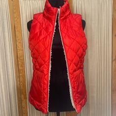 Women Quilted Red Dzzle Vest Vestauthentic America Heritage Size :S Sherpa Lined Puffer Vest Brand New Red Fitted Sleeveless Outerwear, Fitted Red Sleeveless Outerwear, Red Sleeveless Outerwear For Fall, Red Sleeveless Fall Outerwear, Red Fitted Vest For Spring, Fitted Red Vest For Spring, Fitted Red Winter Vest, Fitted Red Vest For Winter, Red Stretch Outerwear For Spring