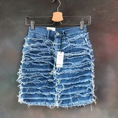 Brand: Levi’s Made And Craft Style # 677710000 A Rare Find! Size: 24 Waist 13in Across Hip 18in Across Length 17in Condition: Brand New With Tag Ready To Ship Jeans Into Skirt, Denim Attire, Diy Denim Skirt, Patchwork Denim Skirt, Jean Skirt Outfits, Jean Skirts, Upcycle Clothes Diy, Blue Jeans Crafts, Blue Jean Skirt