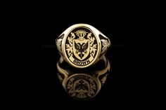 Signant Ring, Class Rings College, Family Crest Rings, Gold Coat, School Rings, College Rings, Custom Signet Ring, Family Rings, College Logo