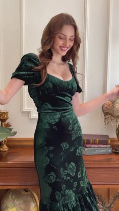 Brielle Squared Neckline Velvet Midi Dress in Green Green Velvet Dress Outfit, Classy Christmas Outfit, Squared Neckline, Christmas Dress Women, Green Velvet Dress, Velvet Midi Dress, Autumn Dress, White Floral Dress, Satin Maxi Dress