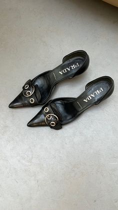 Prada Shoes Vintage, Vintage Designer Shoes, Prada Aesthetic, Buckle Heels, Devil Wears Prada, Vintage Heels, Aesthetic Shoes