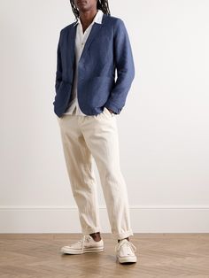 Oliver Spencer's 'Theobald' blazer is the way to nail relaxed, smart dressing. Tailored from breathable linen, it's partially lined and has single button fastenings, inspired by workwear styles, along the cuffs. Wear yours with a simple tee and cuffed trousers. Linen Blazer Men, Wedding Guest Outfit Men, Blue Blazer Men, Smart Dressing, Best Suits For Men, Casual Bride, Cuffed Trousers, Oliver Spencer, Mens Linen Pants