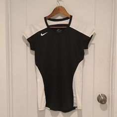 Nwot Nike Dri-Fit, Women's Top. Black And White, Fitted Cut. Size Medium (8-10). Made Of Polyester And Spandex. Approx Flat Lay Measurements: Bust: 16.5" Waist: 15.5: Hips: 18.5" Length: 28" I Love Offers! I Ship Same Or Next Day. Thanks For Shopping My Closet! 0832 Twin Shirts, Winter Shopping, Running Shirts, Sleeves (women), Striped Tee, White Nikes, Nike Tops, Nike Dri Fit, Workout Tops