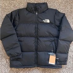 Brand New With Tag Unisex Small Size For Men Women's Size Medium Without A Blemish No Smell At All North Puffer Jacket, The North Face Black Jacket, Northface Puffer Coat, North Face Coats, 2025 Wishlist, Best Puffer Jacket, Northface Puffer, Black North Face Jacket, North Face 700