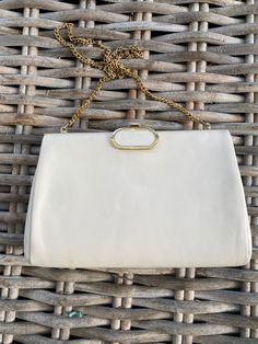 ▫️ Authentic Faigen Australia Handbag ▫️ Crafted from high-quality ivory leather ▫️ Unique gold-toned hinged flip-top opening ▫️ Versatile design: Handbag or Clutch ▫️ Beige interior lining in excellent condition ▫️ Vintage piece from the 1980s ▫️ Superb used condition with minimal signs of wear 📏 Measurements: Length - 22.5cm (8.86in) | Height - 15cm (5.9in) Step into the world of vintage elegance with this stunning Faigen Australia handbag from the 1980s. Made from soft, high-quality ivory leather, this bag is a testament to timeless style and meticulous craftsmanship. The unique gold-toned hinged flip-top opening adds a touch of glamour, while the detachable gold chain offers versatility, allowing you to transform this handbag into a chic clutch purse. The beige interior lining is in e Nice Glasses, Beige Interior, Sling Bags, Vintage Elegance, Antique Items, Leather Clutch, Clutch Purse, Cross Body Handbags, Purses And Handbags