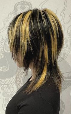 Razor Cut Hairstyles, Scene Haircuts, Razor Cuts, Cut Hairstyles, Dye Ideas, Hair 2024, Carpet Looks