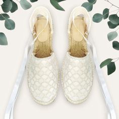 Flat espadrilles adorned with delicate lace that provide a sophisticated and feminine style, perfect for a special occasion. The ribbons add a charming and versatile detail, allowing for a perfect and secure fit around the ankle. Craftsmanship: Each pair of espadrilles is hand-sewn with meticulous care, reflecting authentic artisanal work that guarantees quality and attention to detail. Product Details: Outer Material: High Quality Lace Sole: Jute and non-slip natural rubber Closure: Adjustable Spring Lace-up Espadrille Sandals, Elegant Closed Toe Lace-up Sandals For Spring, Elegant Spring Lace-up Sandals With Closed Toe, Elegant Lace-up Closed Toe Sandals For Spring, Elegant Beach Lace-up Ankle Tie Sandals, Elegant Beach Ankle Tie Lace-up Sandals, Elegant Open Toe Espadrilles For Spring, Elegant Lace-up Sandals For Beach, Elegant Ankle Tie Lace-up Sandals For Beach