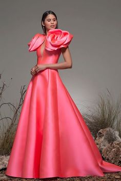 Description Coral Ballgown, Long dress Sleeveless Plunging neckline Dry Clean Made in Spain SKU BOLZANO Princess Style, Dress Sleeveless, Plunging Neckline, Ball Gown, Made In, Ball Gowns, Long Dress, Spain, Coral