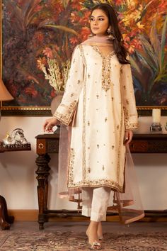 Laung Da Lashkara, White Salwar Kameez, Pakistani Designer Suits, Pakistani Fancy Dresses, Pakistani Fashion Party Wear, Eid Dresses, Pakistani Dress Design, Women Formals, Formal Dresses For Women