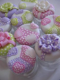 there are many decorated cupcakes with bows on them