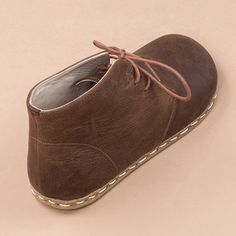 Made in Turkey 100% Handmade 100% Natural Hand-Stitched Ankle Boots with Laces Natural Leather Upper Natural Leather Lining Water Buffalo Leather Sole "Zero-drop" non-elevated heel for proper posture Barefoot Sandals Women, Boots With Laces, Man Cafe, Barefoot Boots, Brown Slippers, Black Boots Men, Men Coffee, Oxford Boots, Proper Posture