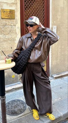 Brown Trousers Outfit, Minimalism Clothes, Town Outfits, Brown Trousers, Leather Outerwear, Fresh Outfits, Style Minimaliste