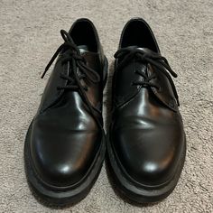 Selling A Pair Of Dr. Marten’s Men’s Size 11 1461 Mono Smooth Leather Oxford Shoes. Originally Bought From Dr. Martens For $140. Only Worn A Few Times. In Great Condition. Just Wasn’t The Style For My Husband. Let Me Know If You Have Any Questions. Dr Martens Oxford, Leather Oxford Shoes, Dr. Martens, Smooth Leather, My Husband, Derby, Oxford Shoes, Men's Shoes, Oxford