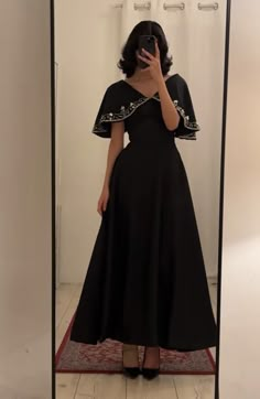 Black Fancy Long Dresses, Museum Gala Outfit, Dress Styles Women Wedding, Black Kurti Sleeves Design, Dresses As A Wedding Guest, Very Elegant Outfit, Desi Black Dress, Shifon Dress Ideas, Urbanic Dresses For Women