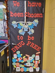 Elementary school door decorating contest. Red Ribbon Week Doors Movie Theme, Red Ribbon Door Decorations For School, Red Ribbon Door Ideas Schools, Elder Gift Idea, Teaching Informational Writing, School Door Decorations