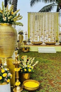 Top 20 Haldi Decor Ideas To Charm Your Haldi Ceremony Jungle Theme Wedding Decor, Day Wedding Decoration Indian, Outdoor Haldi Decor, Indian Wedding Aisle, Haldi Stage, Latest Background, Jungle Boho, Haldi Decoration Ideas, Haldi Ceremony Decorations