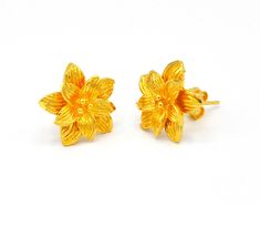 Gold Flower-shaped Earrings For Festive Occasions, Traditional Gold Flower Earrings, Traditional Gold Flower Earrings For Celebration, Gold Flower Earrings For Celebration, Gold Flower Earrings For Festive Occasions, Gold Floral Jewelry For Festivals, Gift Yellow 22k Gold Earrings, Flower Studs Earrings, Dresses Indian