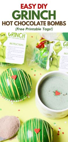 These Grinch Hot Chocolate Bombs are perfect for Christmas! Make your own DIY Christmas hot chocolate or give them as hot chocolate gifts! Free gift tag printable included! Grinch Hot Cocoa, Green Hot Chocolate, Grinch Hot Chocolate, Grinch Night, Diy Hot Chocolate, Hot Chocolate Cocoa, Hot Chocolate Gifts, Bombe Recipe, Christmas Hot Chocolate