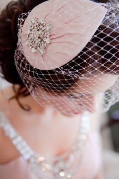 Derby Hats Diy Ideas, Decorated Hats, Diy Fascinator, Fascinator Hats Diy, Wedding Retro, Fascinator Hairstyles, Lovely Photo, Mad Hatters