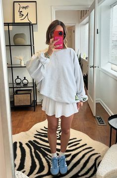 Summer Crewneck Outfit, European Street Style 2024, Boston Outfits Summer Casual, Elevated Comfy Outfit, Mother Day Outfit Ideas, Utah Summer Outfit, Trendy Summer 2024 Outfits, Church Aesthetic Outfit, Classy Athleisure Outfits