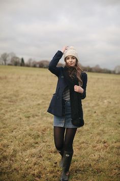 Skirt With Tights And Boots, Denim Skirt Outfit Fall, Skirt And Boots, Estilo Hippie, Country Fashion, Tights And Boots, Jeans Rock