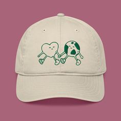 ♡ Heart Hat, Earth Hat, Organic Hat, Trendy Hat, Sustainable Hat, Baseball Cap, Cute Aesthetic, Cute Clothes, Save The Planet, Environmental Gifts, Embroidered Dad Cap, Eco-Friendly Gifts, Earth Day Gift ♡ ➤ 𝘗𝘭𝘦𝘢𝘴𝘦 𝘤𝘩𝘦𝘤𝘬 𝘰𝘶𝘵 𝘵𝘩𝘦 𝒔𝒊𝒛𝒆 𝒄𝒉𝒂𝒓𝒕 𝘪𝘯 𝘵𝘩𝘦 𝘭𝘢𝘴𝘵 𝘭𝘪𝘴𝘵𝘪𝘯𝘨 𝘱𝘩𝘰𝘵𝘰 𝒃𝒆𝒇𝒐𝒓𝒆 𝒑𝒍𝒂𝒄𝒊𝒏𝒈 𝒚𝒐𝒖𝒓 𝒐𝒓𝒅𝒆𝒓! 𝐃𝐄𝐓𝐀𝐈𝐋𝐒  This hat's high quality and 100% organic cotton makes it a sustainable choice - You'll be able to enjoy it for years to co Eco Friendly Clothes, Cap Cute, Trendy Hat, Eco Friendly Clothing, Dad Caps, Cute Aesthetic, Eco Friendly Gifts, Cool Hats, Save The Planet