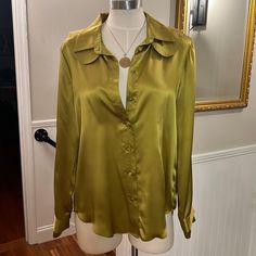 Gorgeous Buttery Green Button Down Blouse With Such Attention To Detail. Large. Alone Or Layered. Nwot Elegant Collared Tops With Snap Buttons, Chic Snap Button-up Blouse, Chic Green Blouse With Buttons, Office Button-up Blouse With Snap Buttons, Green Buttoned Formal Blouse, Green Formal Blouse With Buttons, Formal Green Blouse With Buttons, Studio Green, Attention To Detail